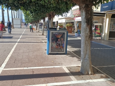 Papelera publicitaria de 100x70 cm en Marbella, Málaga