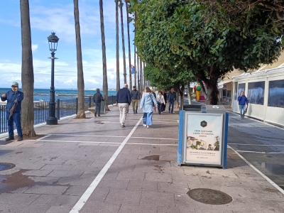 Papelera publicitaria de 100x70 cm en Marbella, Málaga