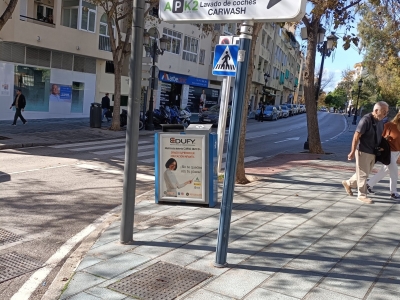 Papelera publicitaria de 100x70 cm en Marbella, Málaga