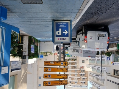 Papelera publicitaria de 100x70 cm en Marbella, Málaga