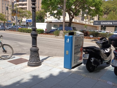 Papelera publicitaria de 100x70 cm en Marbella, Málaga