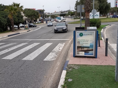 Papelera publicitaria de 100x70 cm en Marbella, Málaga