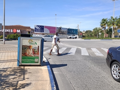 Papelera publicitaria de 100x70 cm en Marbella, Málaga