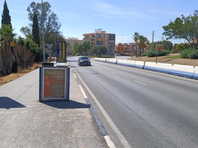 Papelera publicitaria de 100x70 cm en Marbella, Málaga