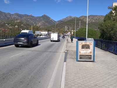 Mupi publicitario de 70x100 cm en Marbella, Málaga