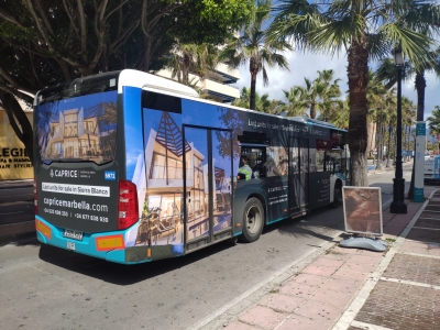 Autobus publicitario de Urban Simple en Coín, Málaga