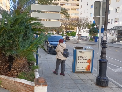 Papelera publicitaria de 100x70 cm en Marbella, Málaga