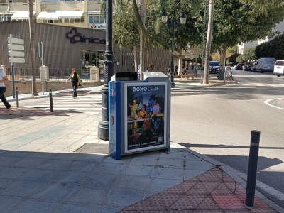 Papelera publicitaria de 100x70 cm en Marbella, Málaga