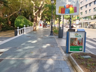 Papelera publicitaria de 100x70 cm en Marbella, Málaga