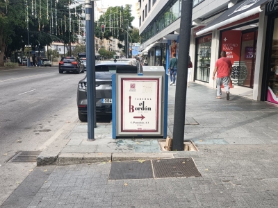 Papelera publicitaria de 100x70 cm en Marbella, Málaga
