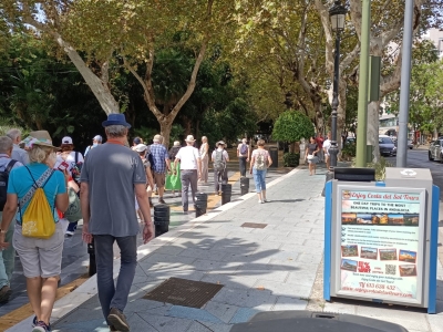 Mupi publicitario de 100x70 cm en Marbella, Málaga