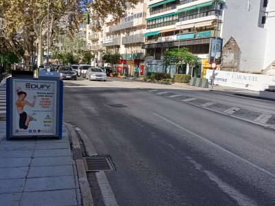 Papelera publicitaria de 100x70 cm en Marbella, Málaga