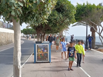 Papelera publicitaria de 100x70 cm en Marbella, Málaga