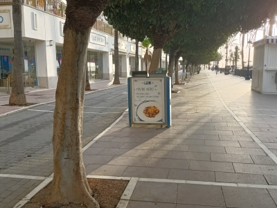 Papelera publicitaria de 100x70 cm en Marbella, Málaga