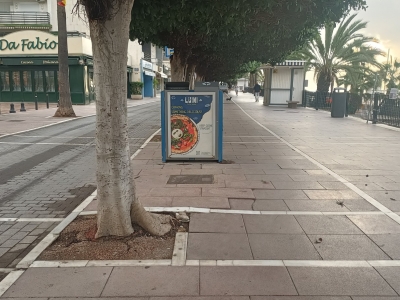 Papelera publicitaria de 100x70 cm en Marbella, Málaga
