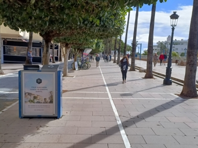 Papelera publicitaria de 100x70 cm en Marbella, Málaga
