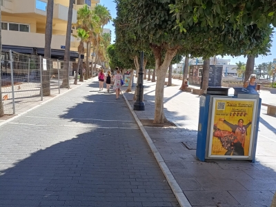 Papelera publicitaria de 100x70 cm en Marbella, Málaga