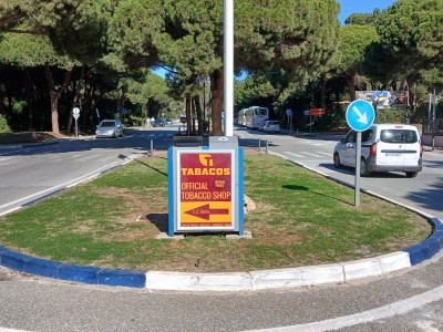 Papelera publicitaria de 100x70 cm en Marbella, Málaga