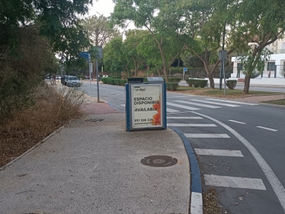 Papelera publicitaria de 100x70 cm en Marbella, Málaga