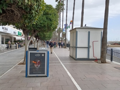 Papelera publicitaria de 100x70 cm en Marbella, Málaga