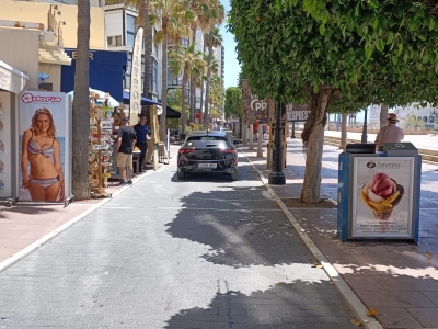 Papelera publicitaria de 100x70 cm en Marbella, Málaga