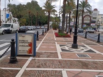 Mupi publicitario de 100x70 cm en Marbella, Málaga