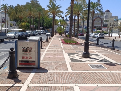 Mupi publicitario de 176x120 cm en Marbella, Málaga