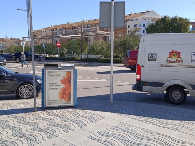 Papelera publicitaria de 100x70 cm en Marbella, Málaga