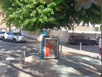 Papelera publicitaria de 100x70 cm en Marbella, Málaga