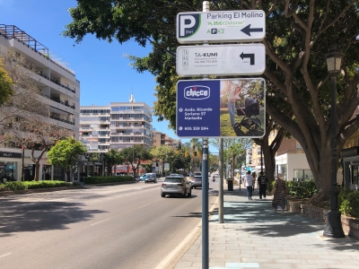 Poste publicitario de 150x50 cm en Marbella, Málaga