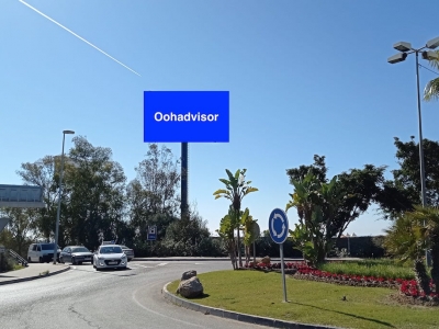 Monoposte publicitario de 12x5 m en Marbella, Málaga