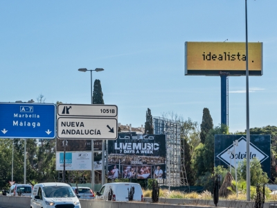 Monoposte publicitario de 12x5 m en Marbella, Málaga
