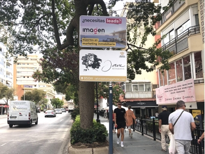 Poste publicitario de 150x50 cm en Marbella, Málaga