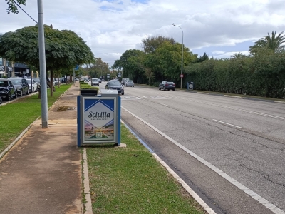 Papelera publicitaria de 100x70 cm en Marbella, Málaga