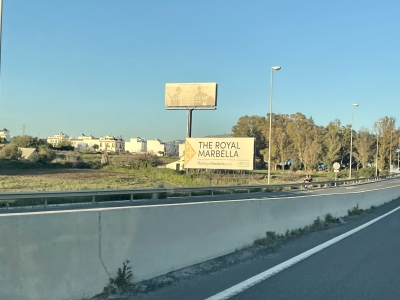 Monoposte publicitario de 12x5 m en Estepona, Málaga