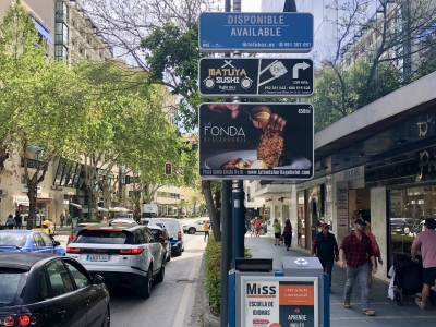 Poste publicitario de 150x50 cm en Marbella, Málaga