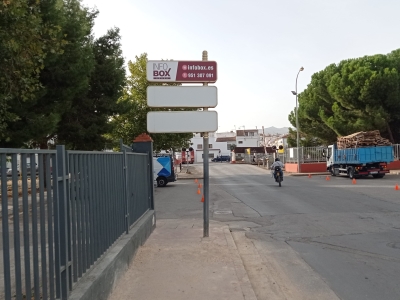 Poste publicitario de 150x50 cm en Ronda, Málaga