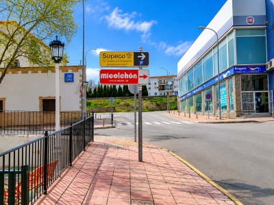 Poste publicitario de 150x50 cm en Ronda, Málaga