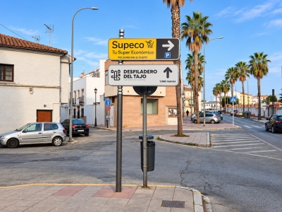 Poste publicitario de 150x50 cm en Ronda, Málaga