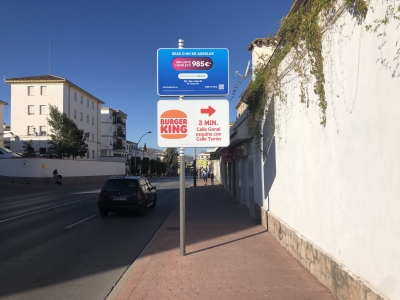 Poste publicitario de 150x50 cm en Ronda, Málaga