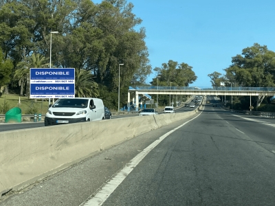 Valla publicitaria de 8x3 m en Marbella, Málaga