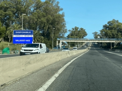Valla publicitaria de 8x3 m en Marbella, Málaga