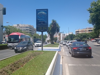 Reloj publicitario de 120x175 cm en Marbella, Málaga