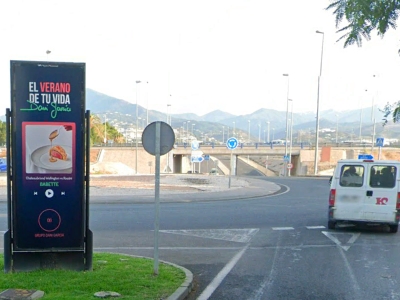 Columna publicitaria de 324x120 cm en Marbella, Málaga