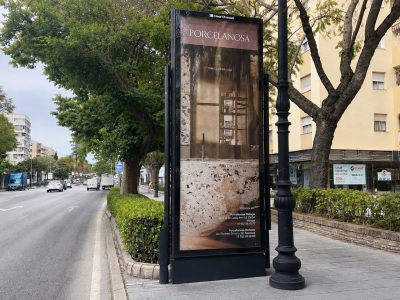 Columna publicitaria de 324x120 cm en Marbella, Málaga
