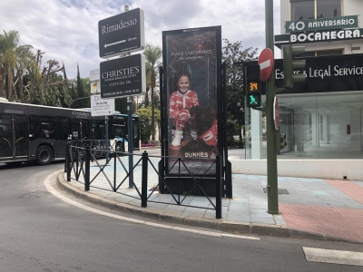 Columna publicitaria de 324x120 cm en Marbella, Málaga