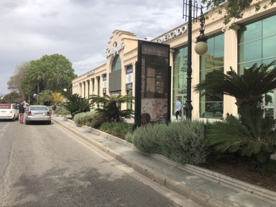 Columna publicitaria de 324x120 cm en Marbella, Málaga