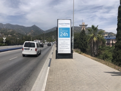 Columna publicitaria de 324x120 cm en Marbella, Málaga