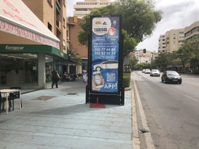 Columna publicitaria de 324x120 cm en Marbella, Málaga