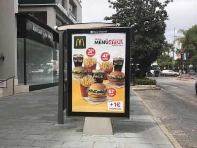 Marquesina publicitaria de 120x175 cm en Marbella, Málaga